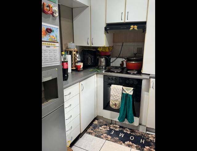 2 BEDROOM FLAT FOR SALE IN CAVERSHAM GLEN